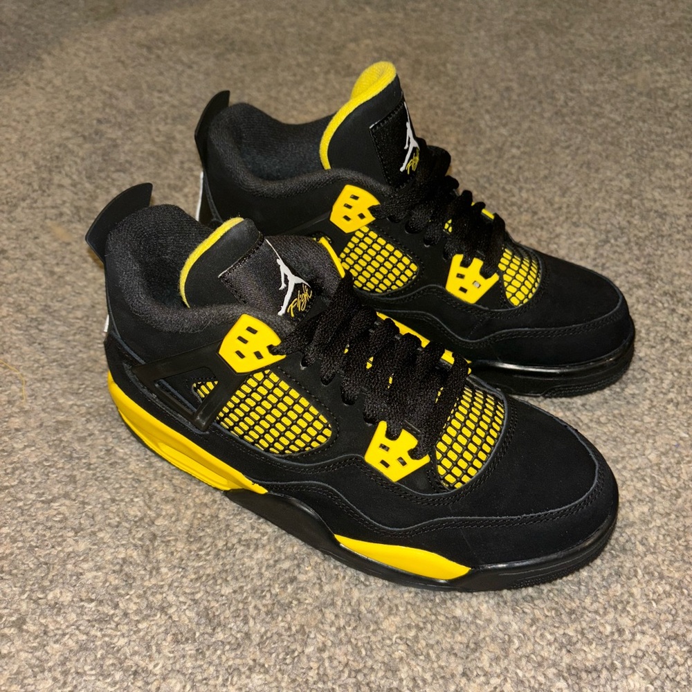 Jordan 4 Thunder